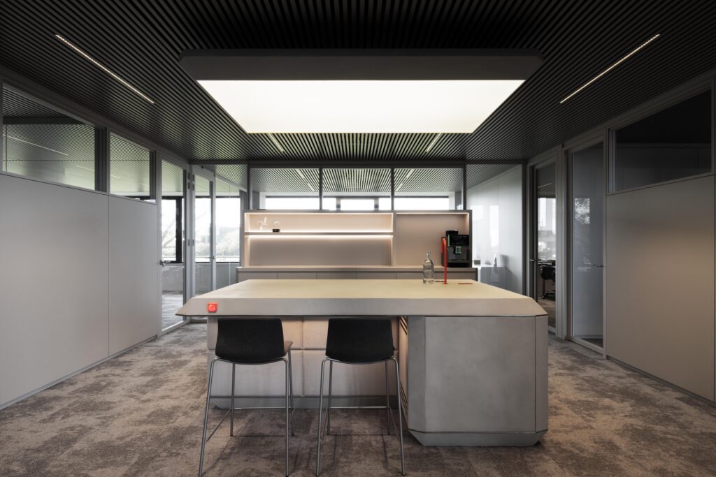 Spanplafond met verlichtingskokers