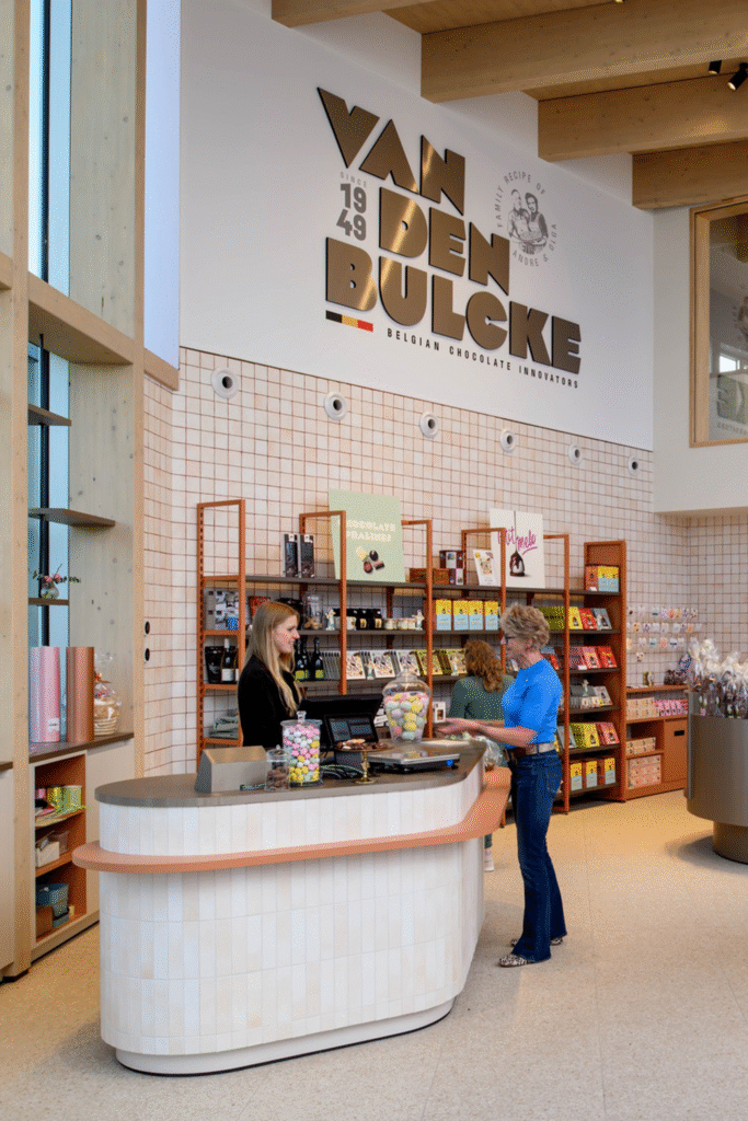Volledige printwand installatie bij Chocolatier Vandenbulcke
