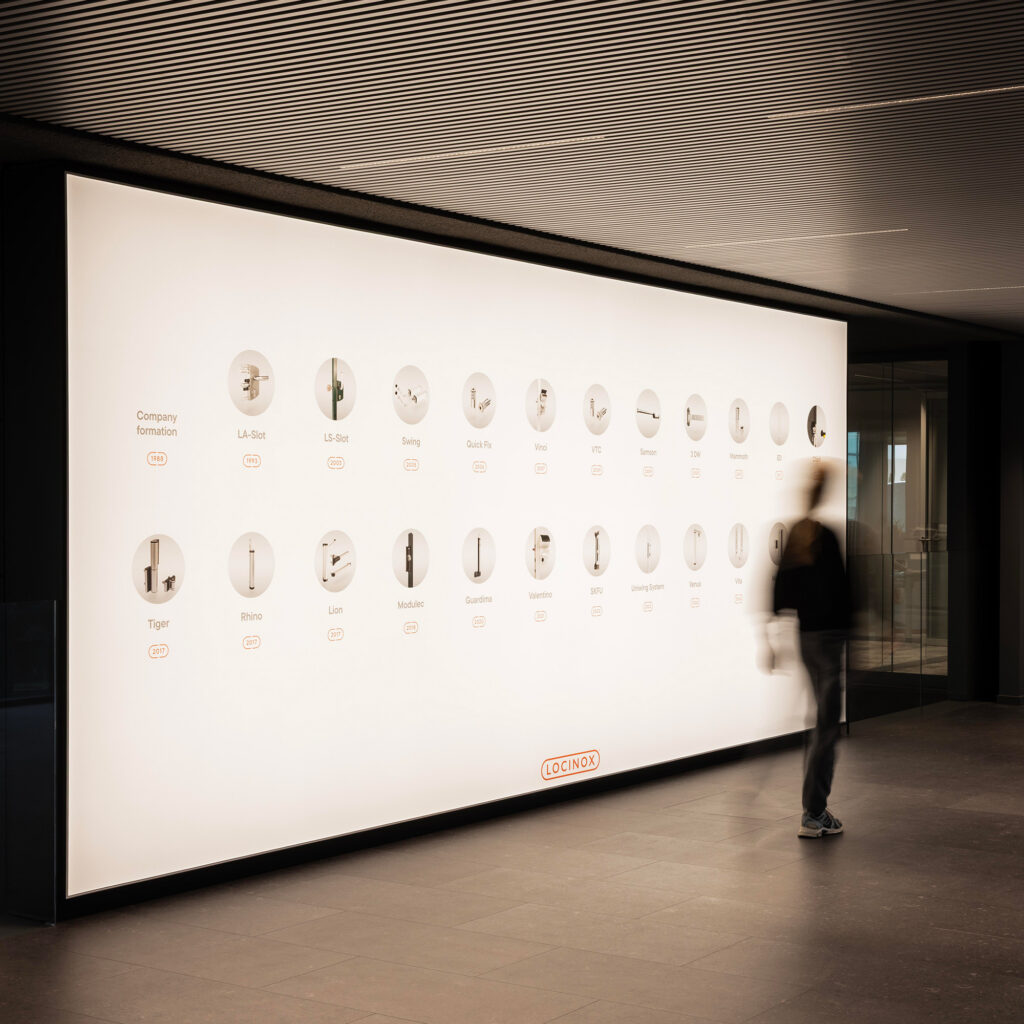 Spanplafond in Locinox kantoor Waregem